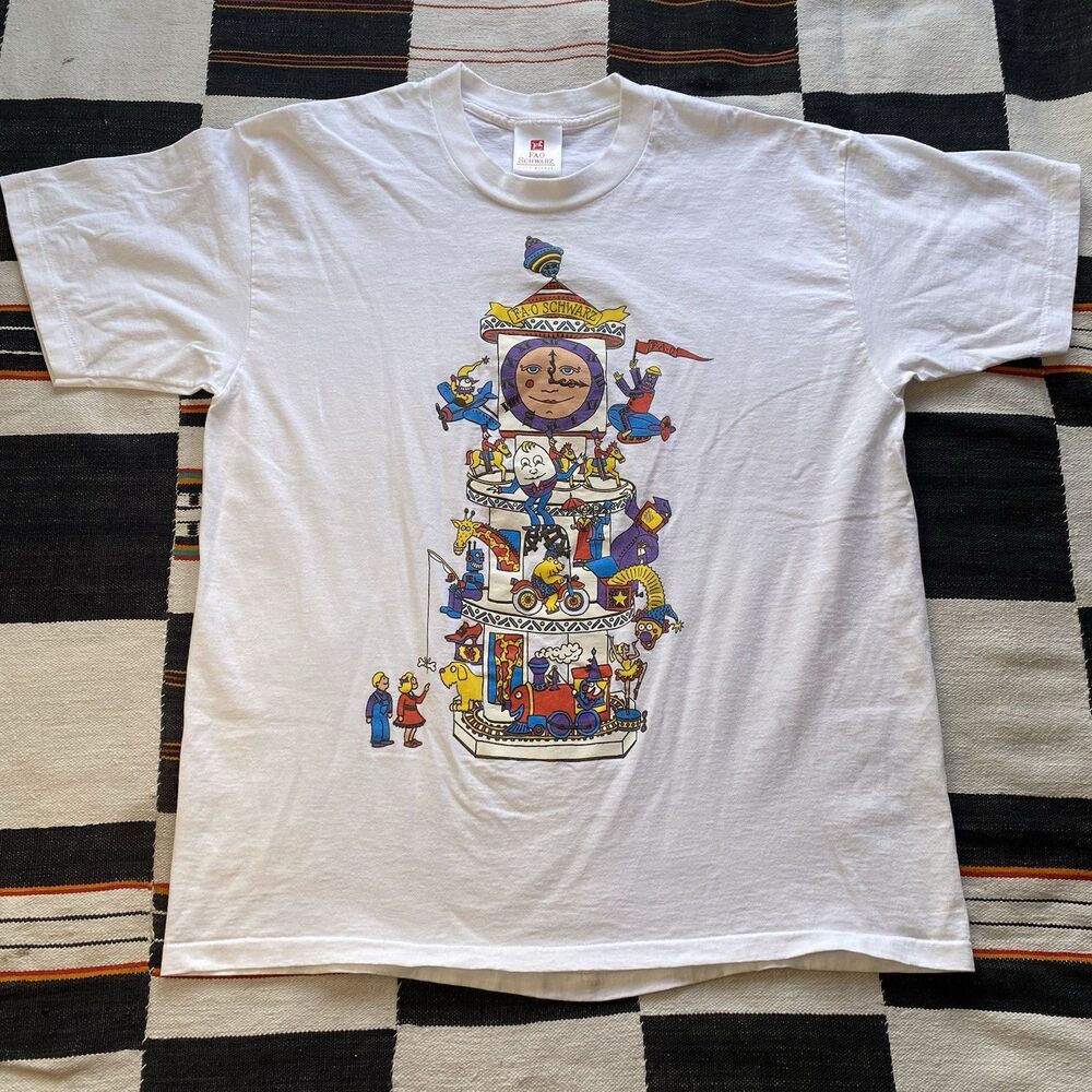 Vintage FAO Schwarz Fifth Avenue Graphic Tee Shirt. XL. Single Stitch. Cotton.